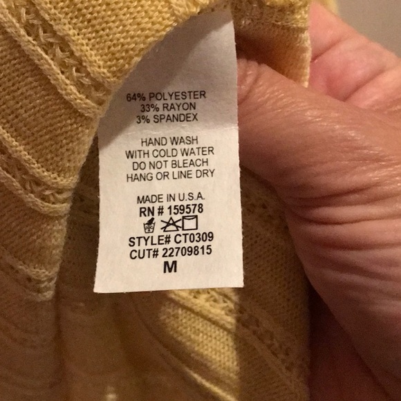 NWT!  Lightweight top - Picture 5 of 6